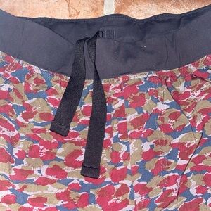 Lululemon men’s medium CORE SHORT liner less 11in